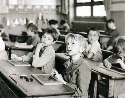Les bons points et les cahiers à l'école : les miens à Nexon de 1953 à 1957  et ceux de mon père en 1927 à Gleixhe, petit village de Belgique.